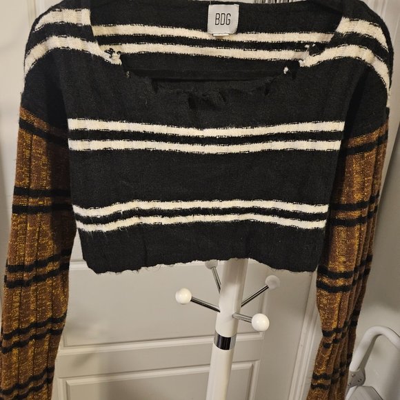 Crop Top Sweater - Picture 3 of 5